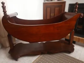 Cuna antigua madera maciza +150 años