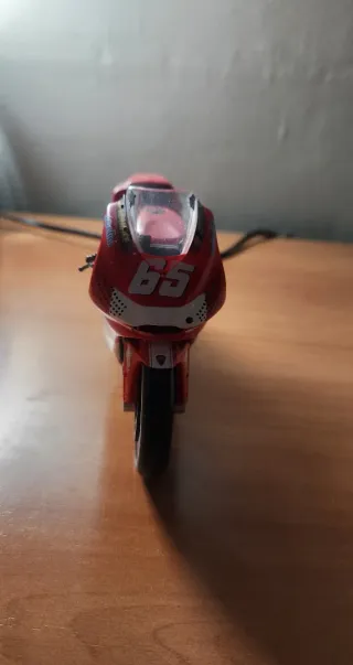 Maqueta Ducati Desmosedici GP 2004 Loris