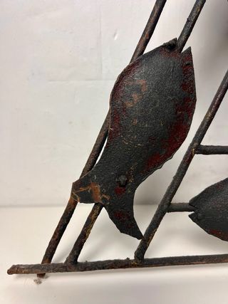 Marco de espejo triangular decorativo