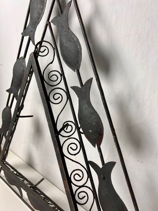 Marco de espejo triangular decorativo