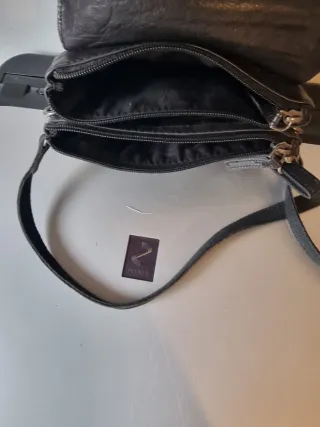 Bolso de piel natural color negro marca O L D WEST