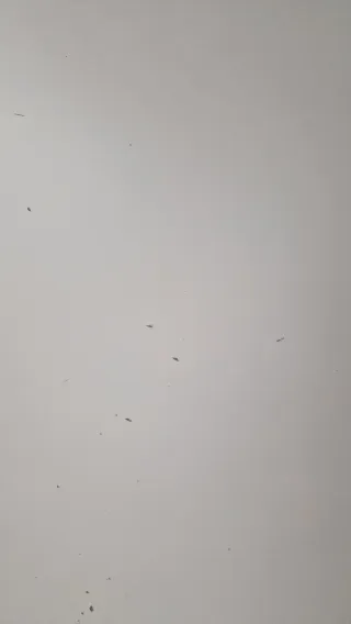 Tablero blanco Ikea + 2 patas negras + conexión