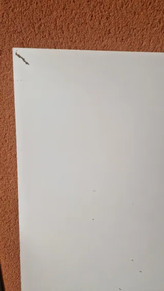 Tablero blanco Ikea + 2 patas negras + conexión