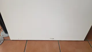 Tablero blanco Ikea + 2 patas negras + conexión