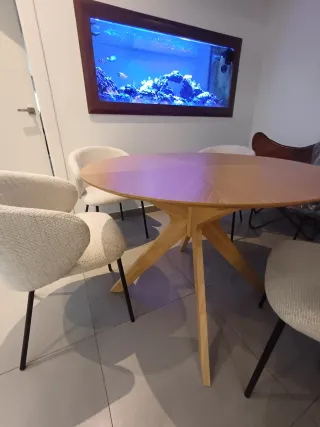 Sillas de diseño tapizadas. Cada silla 100 euros