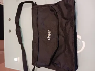 Andador/Silla de ruedas plegable.