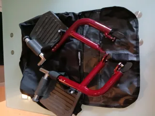 Andador/Silla de ruedas plegable.