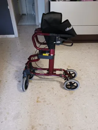 Andador/Silla de ruedas plegable.