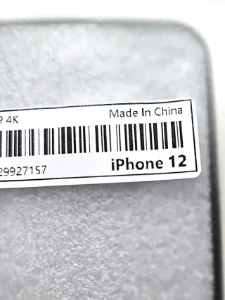 Cover in mimetica nera con logo Le Guns iPhone 12