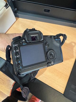 Canon EOS 5D Mark II + Lente 24-105mm + Accesorios