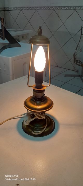 Candeeiro de mesa antigo dourado