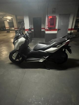 Yamaha X MAX 300 Scooter Maxi