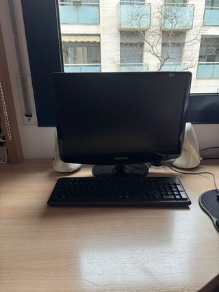 Pantalla Samsung y Teclado Negro