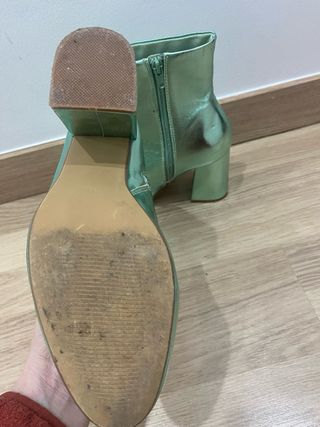 Botines tacón verde metalizado