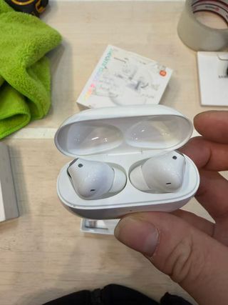 Xiaomi Buds 4 Pro Blancos, sonido un lado suave