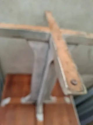 Oferta Juego de 2 mesas de madera 15€cada una