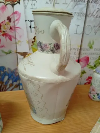 Cántaro metal decorado estilo vintage