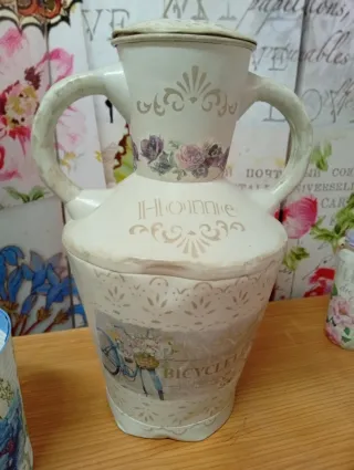 Cántaro metal decorado estilo vintage