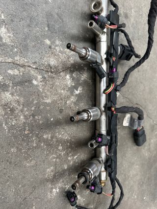 Riel Inyectores 06L971627K 06K133317G