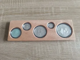 Estuche 5 monedas V Centenario 1990 plata 0.925