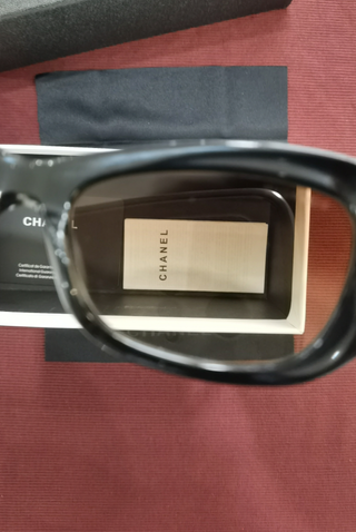 Gafas Chanel polarizadas, casi nuevas, con estuche