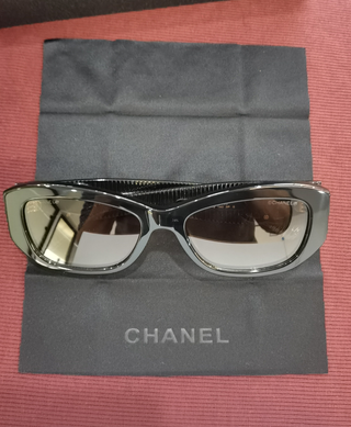 Gafas Chanel polarizadas, casi nuevas, con estuche