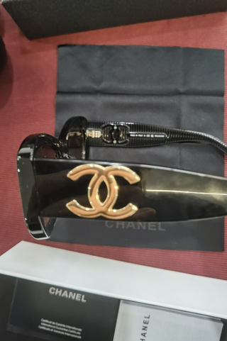 Gafas Chanel polarizadas, casi nuevas, con estuche