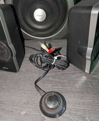 Altavoces Trust Tytan 2.1 120W