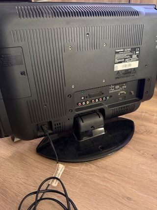 Televisor Toshiba LCD con DVD, 22 pulgadas