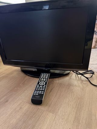 Televisor Toshiba LCD con DVD, 22 pulgadas