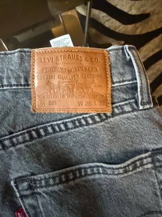 Vaqueros Levi's 511 Gris Talla W28 L32 Sin estrena