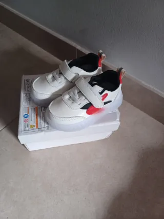 Zapatillas niño blancas con luces