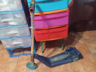 Patinete azul infantil