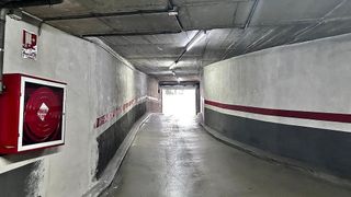 Garaje en venta en Fondo en Santa Coloma de Gramanet