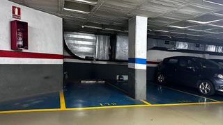 Garaje en venta en Fondo en Santa Coloma de Gramanet