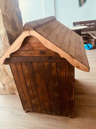 Caseta para perro de madera