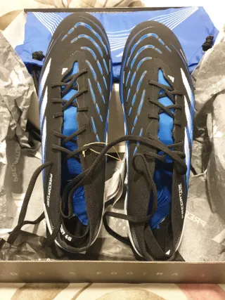 Botines Adidas Negros y Grises