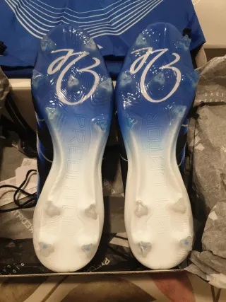 Botines Adidas Negros y Grises