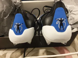 Botines Adidas Negros y Grises