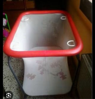 Parque infantil con aros de colores