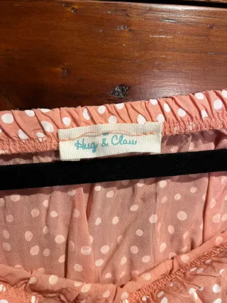 Hug and Clau Falda coral con lunares blancos