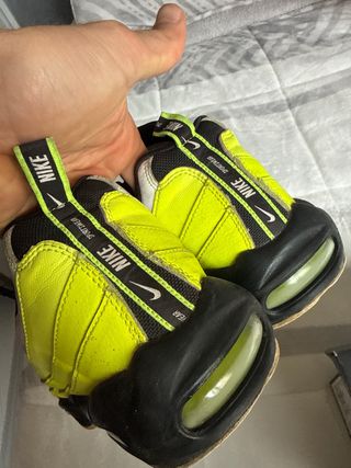 Nike Air Max 95 Negro y Amarillo