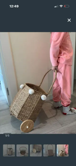 Carro de mimbre con ruedas