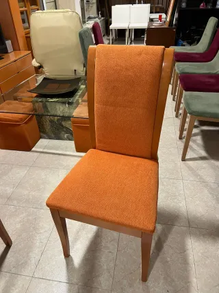 Mesa de mármol y sillas