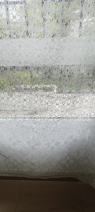 Cortina o estor blanco transparente