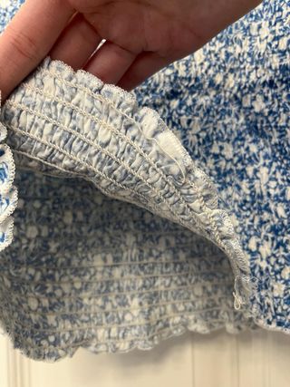 Top nido abeja floral azul Stradivarius