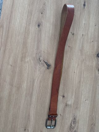 Cinturón de piel marrón
