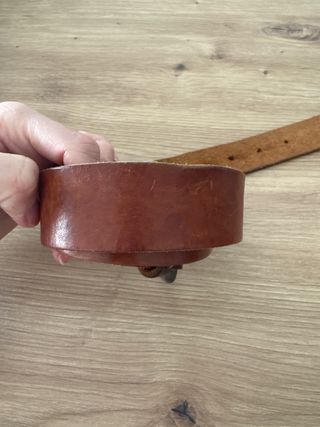 Cinturón de piel marrón