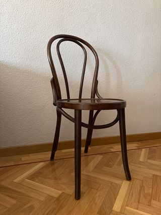 Silla de madera estilo Thonet