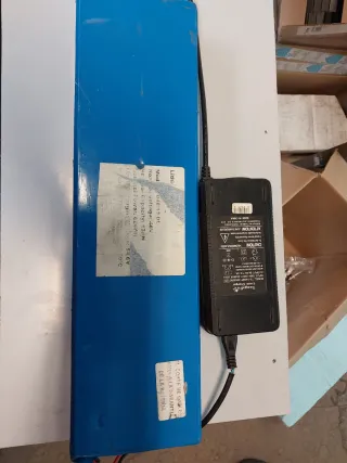 Batería y Cargador 48V 13Ah